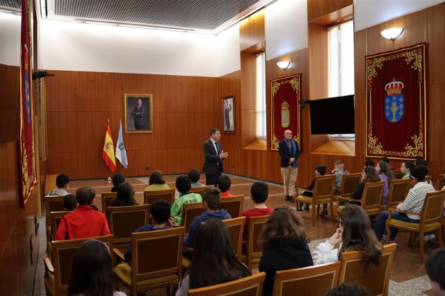 Parlamento e Xunta reciben ás visitas escolares participantes no programa “Coñece as túas institucións"
